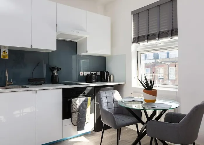 Studio Apt, 8 Min Walk From Tube 3